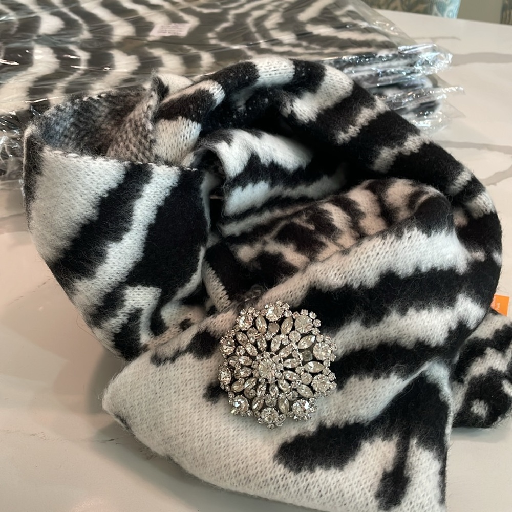 Tik tok infinity scarf NWT